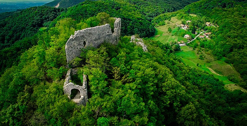 Croatian ruins - AndAdventure